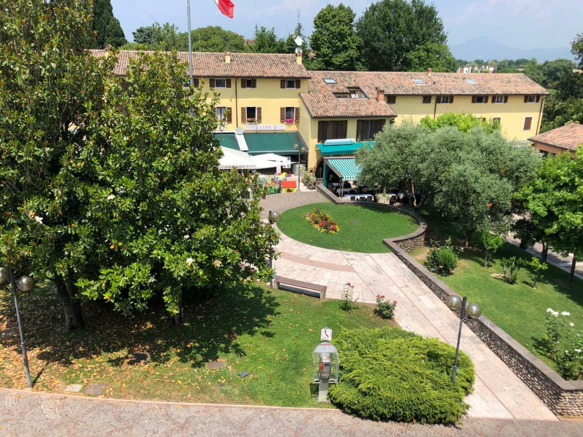 Irides Rooms A Un Passo Dai Parchi Divertimento Lazise Exterior foto
